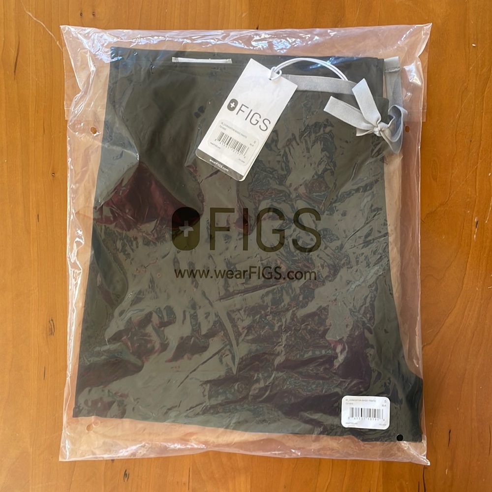 NWT Figs Scrubs Black Livingston Pant Size Small